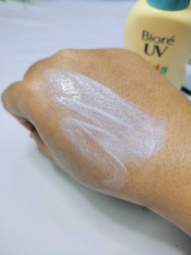 Biore UV Kids Pure Milk SPF 50 PA+++ review photo by itsniknazirah