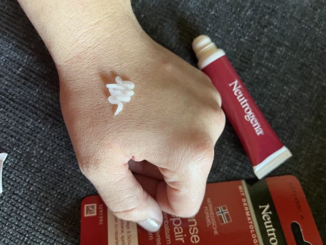 Neutrogena Norwegian Formula Intense Repair Lip Balm review photo by Biucikacska