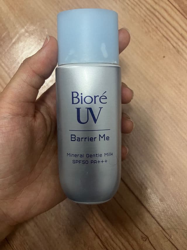 Biore UV Barrier Me Mineral Gentle Milk SPF 50 PA+++ review photo by SkincareVirgin