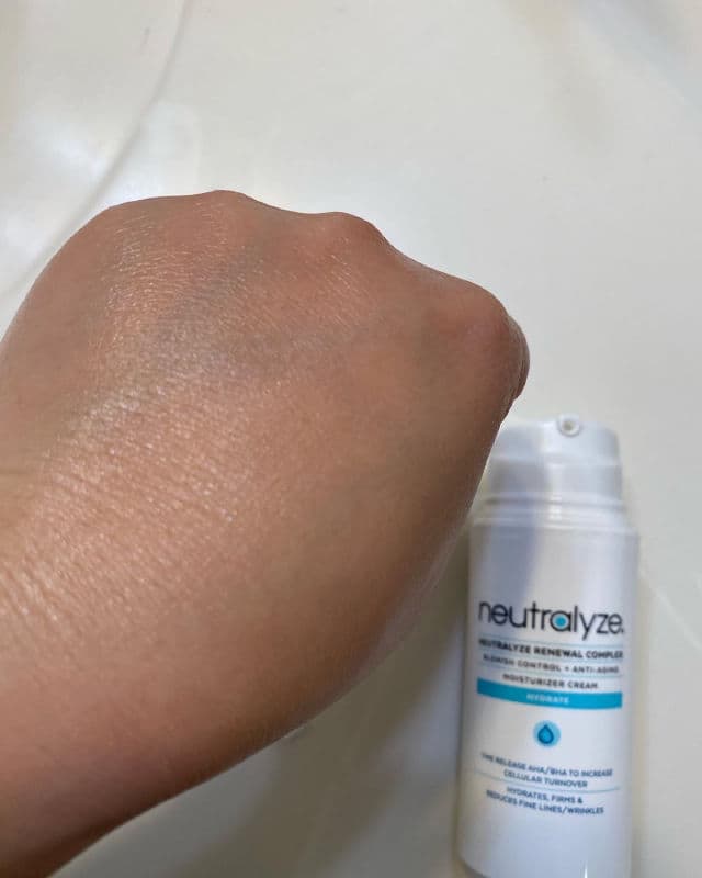 Neutralyze Renewal Complex review photo by DermDeserve