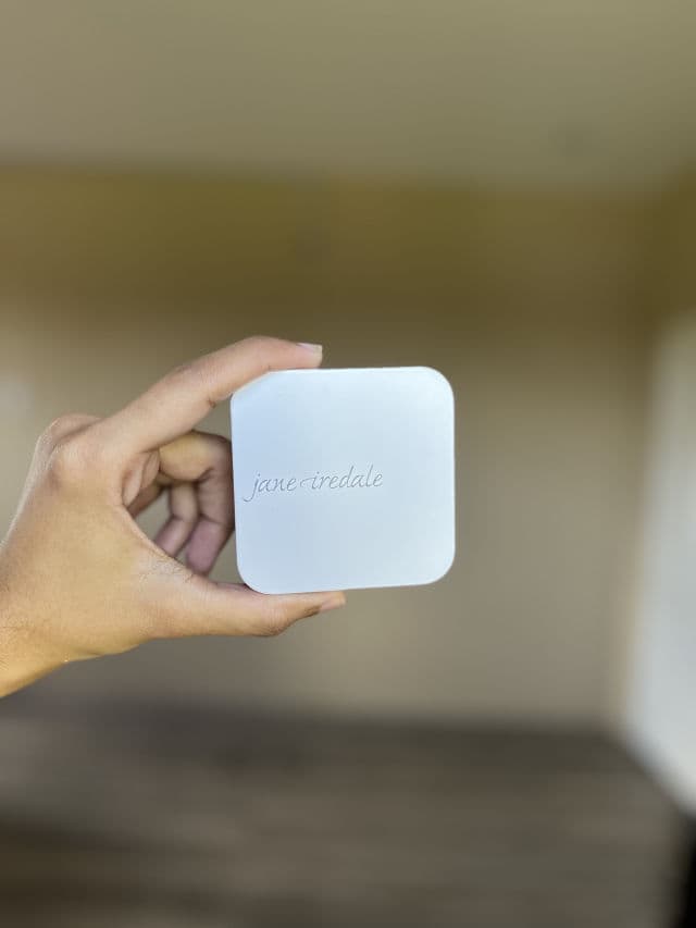 Jane Iredale PurePressed Base Mineral Foundation SPF 20 review photo by OGMUM