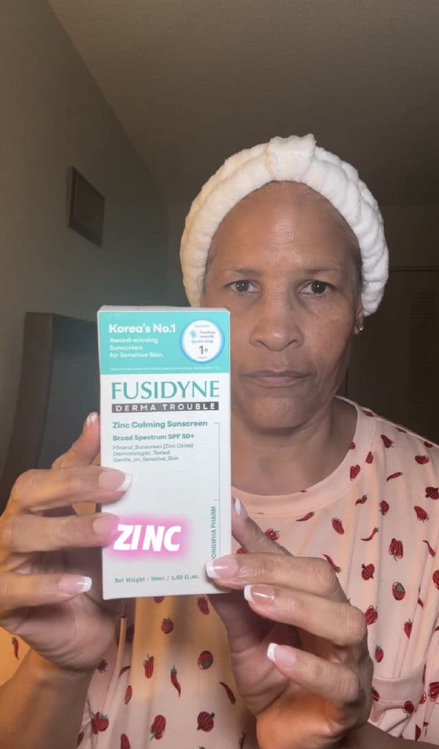 Fusidyne Derma Trouble Zinc Calming Sunscreen SPF 50+ PA+++ review photo by LilyCB26