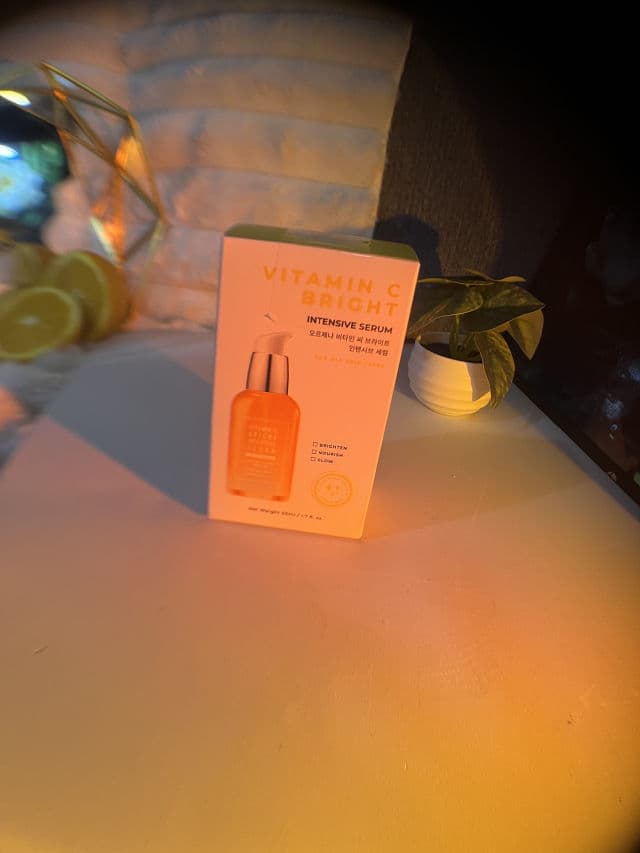 Orjena Vitamin C Bright Intensive Facial Serum review photo by GLOWUPSTUDIO