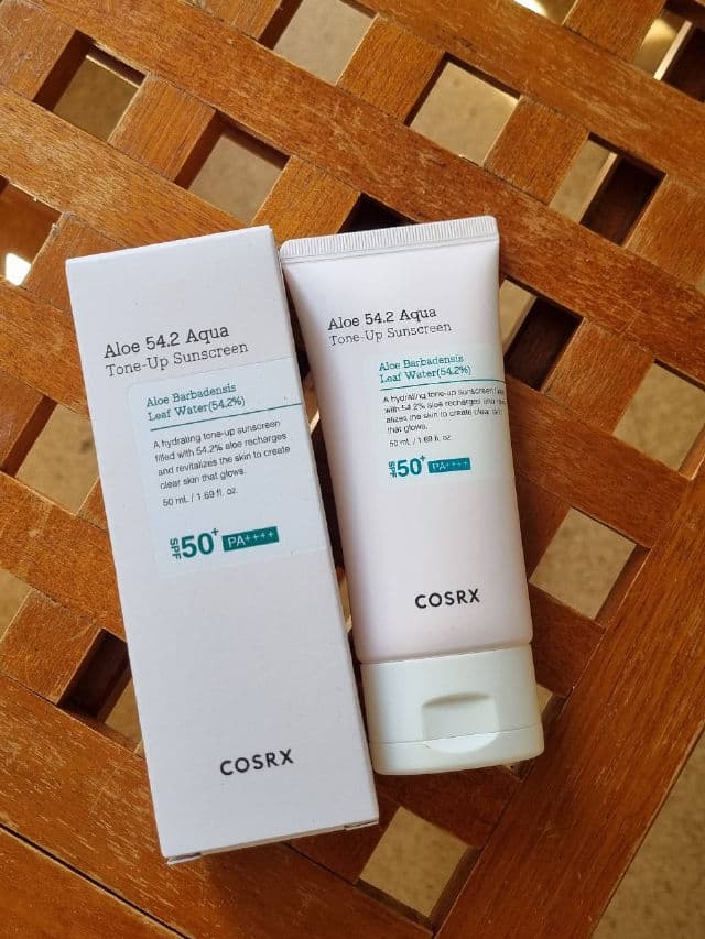 COSRX Aloe 54.2 Aqua Tone-up Sunscreen SPF50+ PA++++ review photo by glowandsunshine