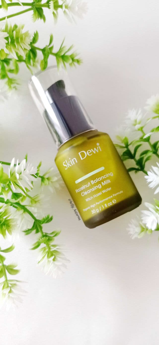 Skin Dewi Hazelnut Balancing Cleansing Milk  review photo by Hollykatarina