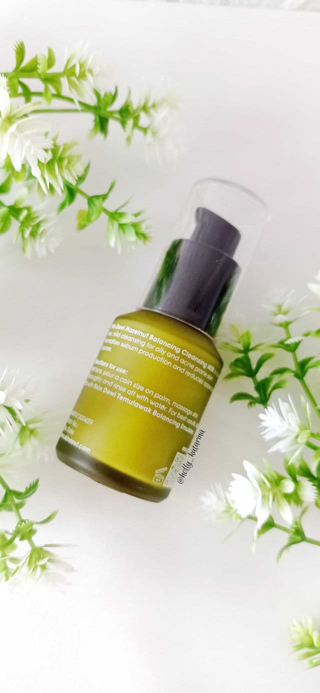 Skin Dewi Hazelnut Balancing Cleansing Milk  review photo by Hollykatarina