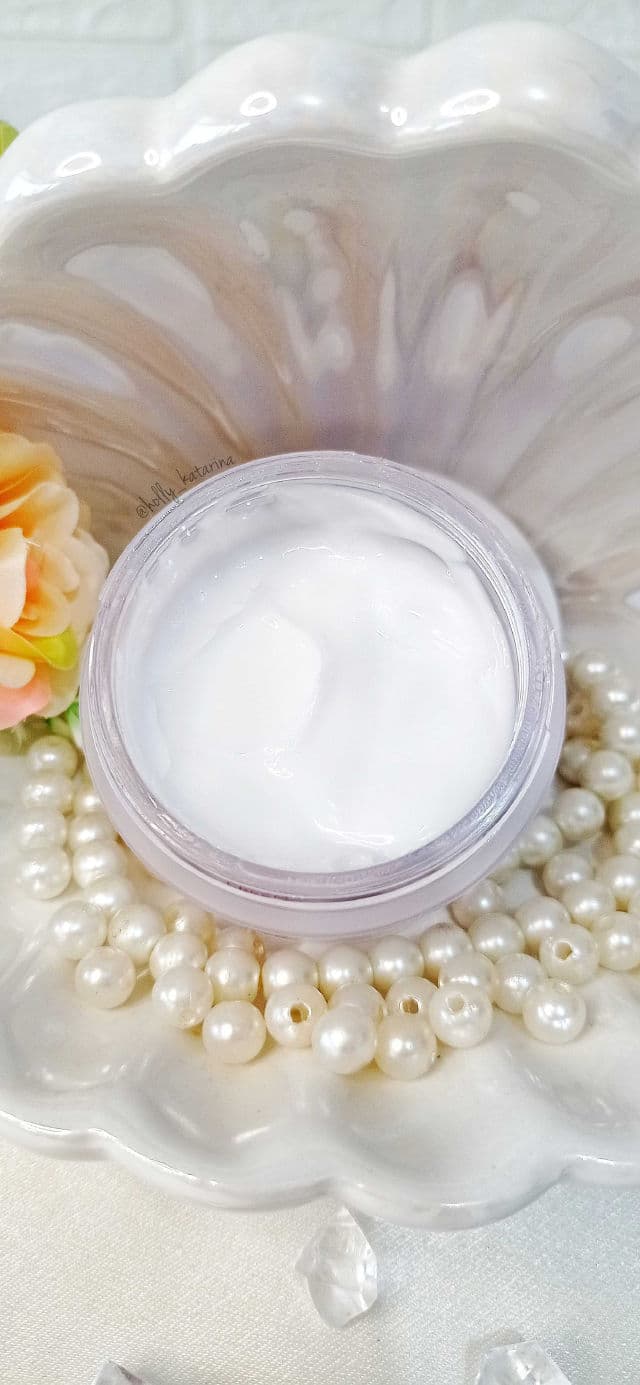 FASCY Lab Collagen Cream review photo by Hollykatarina