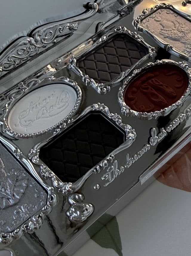 Flower Knows 02 Black Swan review photo by feevouth