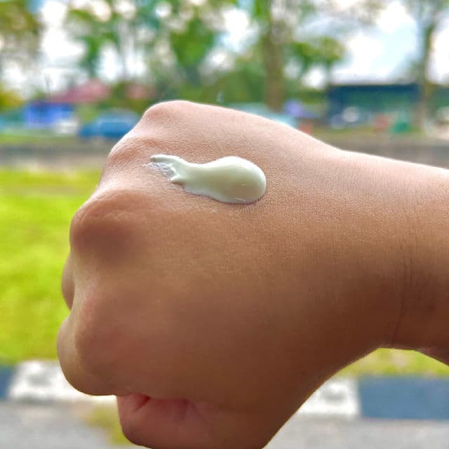 Number eI8ht UV Sunscreen Essence SPF50+ PA++++ review photo by AmeeJay