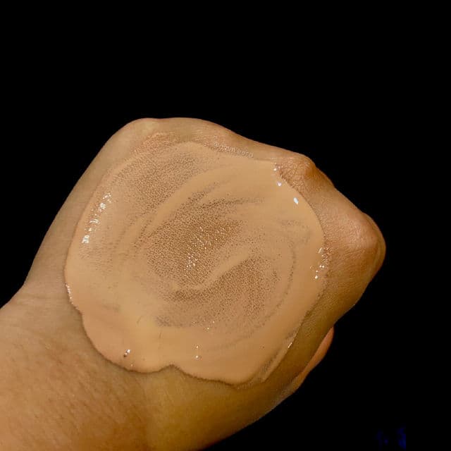 La Roche-Posay Anthelios UVMune 400 Invisible Tinted Fluid SPF50+ review photo by AmeeJay