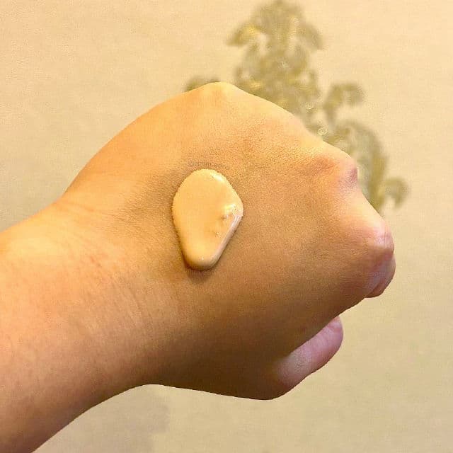 Supergoop! Glowscreen Sunscreen SPF 40 review photo by AmeeJay