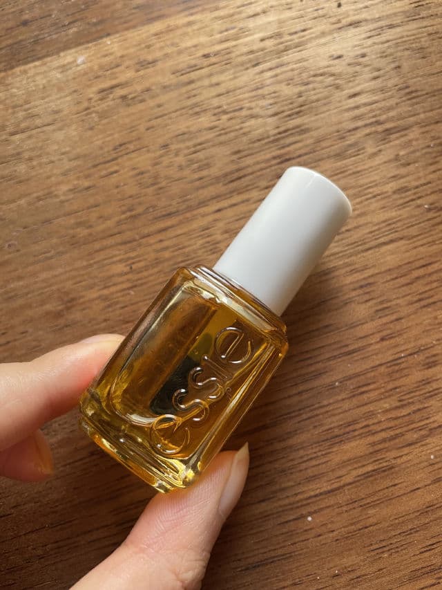 essie Apricot Cuticle Oil review photo by glowsaurus
