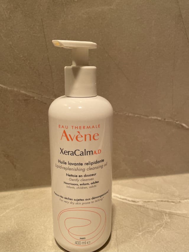 Avene XeraCalm A.D Lipid-Replenishing Cleansing Oil review photo by glowsaurus