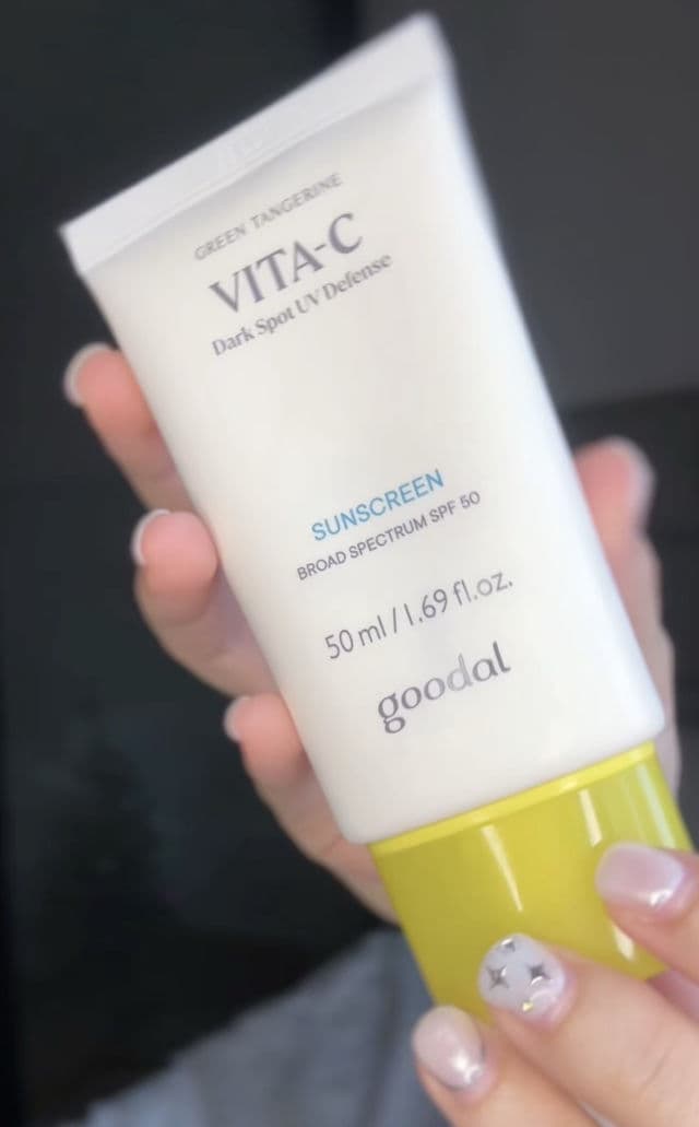 GOODAL Green Tangerine Vita-C Dark Spot UV Defense Sunscreen SPF 50 review photo by Mireiia