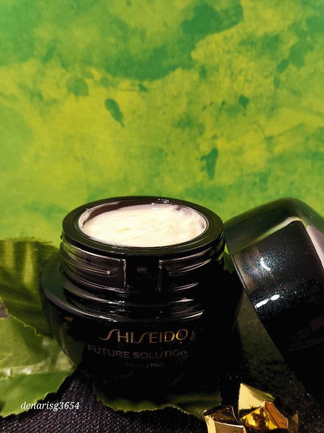 Shiseido Future Solution LX Total Regenerating Cream Night review photo by Deedee1