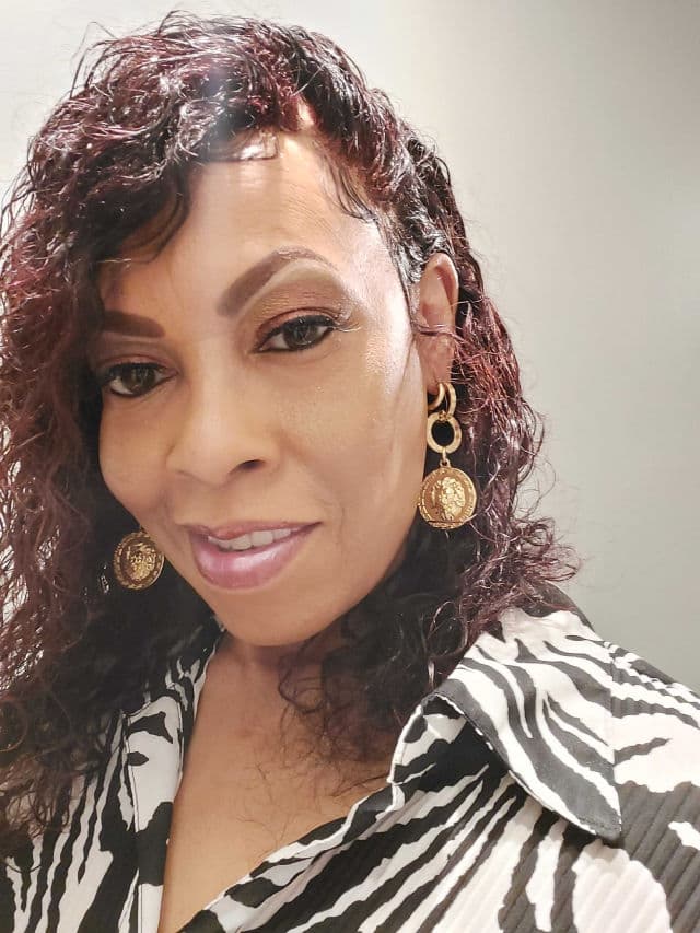 IL MAKIAGE Color Boss Multi-Dimensional Squad Eyeshadow review photo by Deedee1