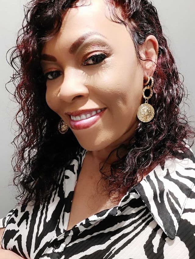 Oulac Cosmetics Metallic Shine Lipstick review photo by Deedee1