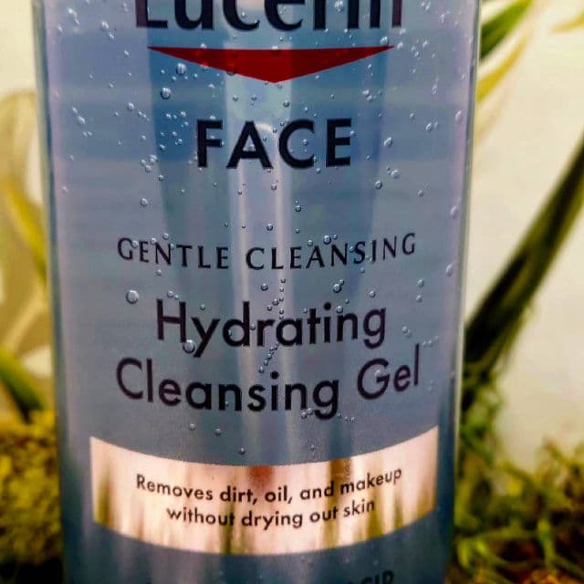 Eucerin Hydrating Cleansing Gel + Hyaluronic Acid review photo by Deedee1