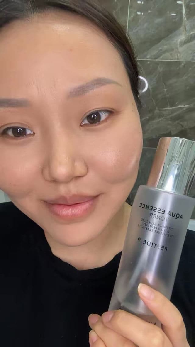 medi-peel Peptide 9 Essence Toner review photo by Botaglow