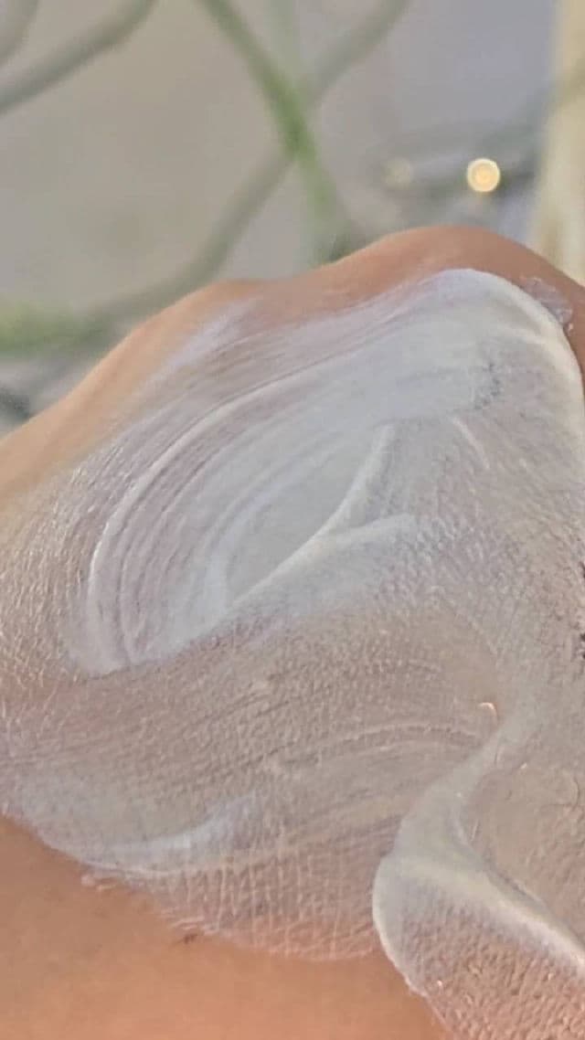 Origins GinZing SPF40 Energy-Boosting Tinted Moisturizer review photo by willworkformascara