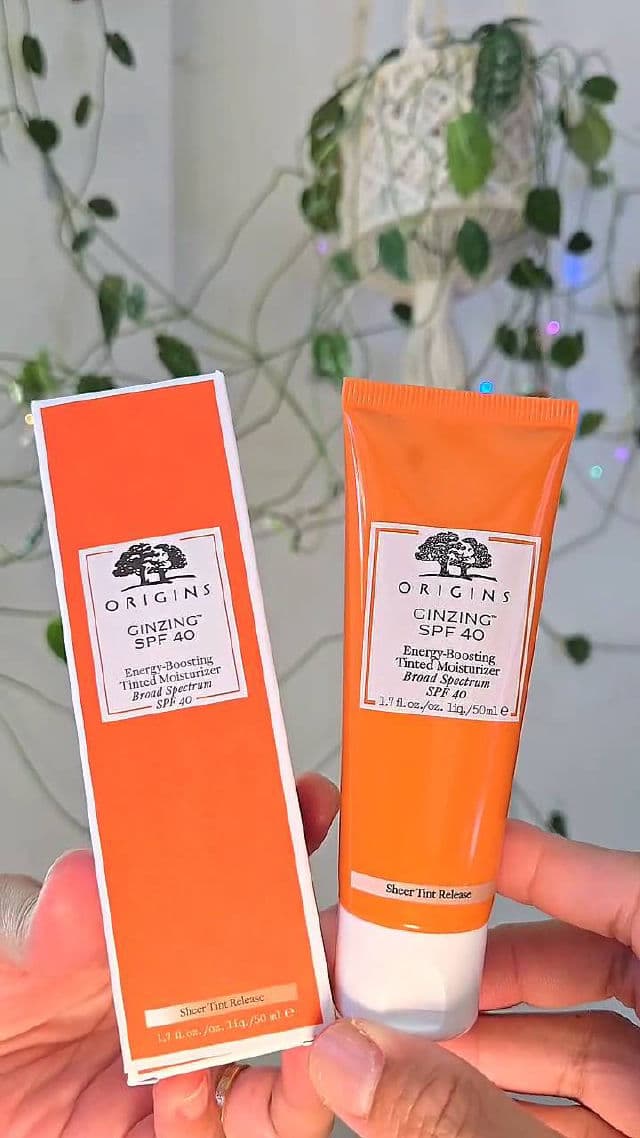 Origins GinZing SPF40 Energy-Boosting Tinted Moisturizer review photo by willworkformascara