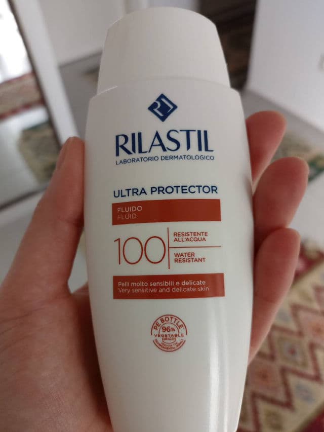 Rilastil Fluido SPF100+ review photo by MayoAna
