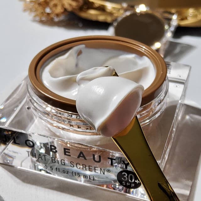 JLo Beauty That Big Screen - Face Moisturizer with SPF 30 review photo by Hendrika01