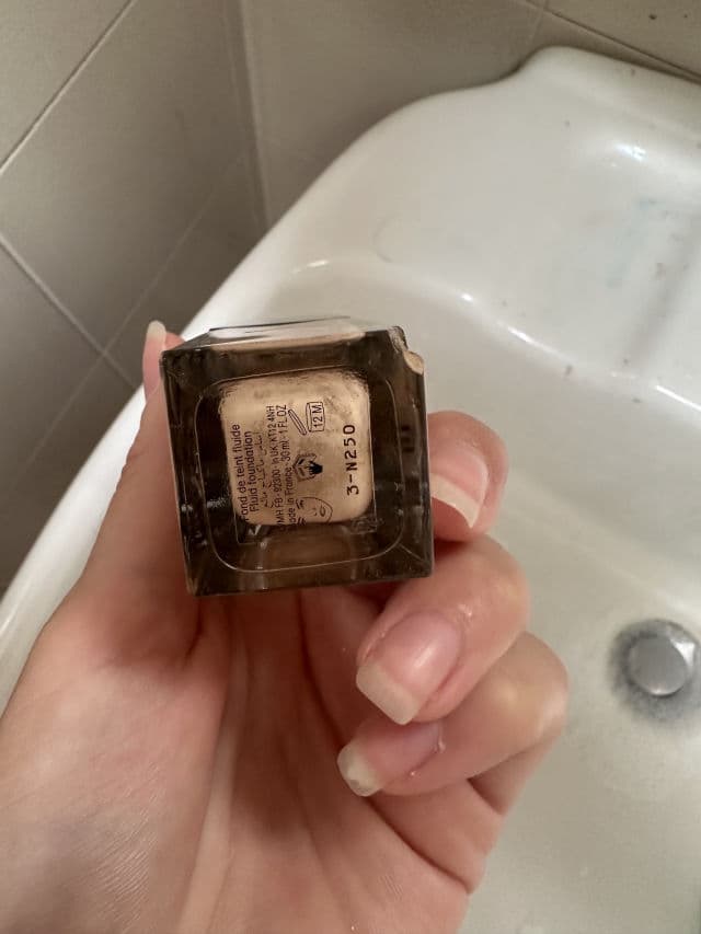 Givenchy Prisme Libre Skin-Caring Glow Foundation review photo by Cristy92