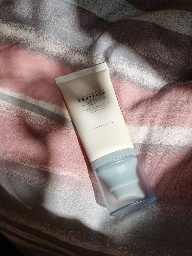 SKIN1004 Madagascar Centella Hyalu-Cica Water-Fit Sun Serum UV SPF50 review photo by glowandsunshine