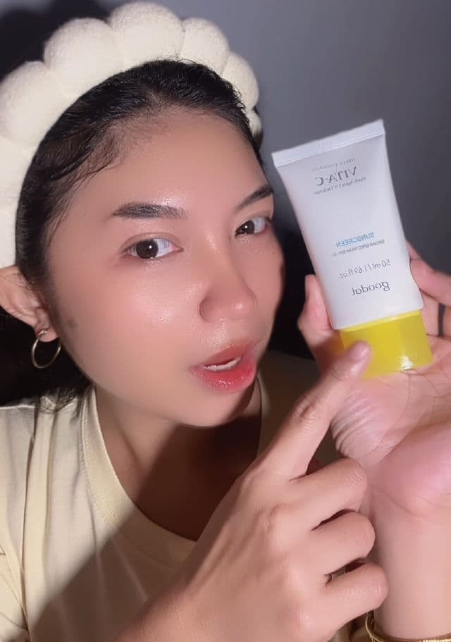GOODAL Green Tangerine Vita-C Dark Spot UV Defense Sunscreen SPF 50 review photo by laurxinn