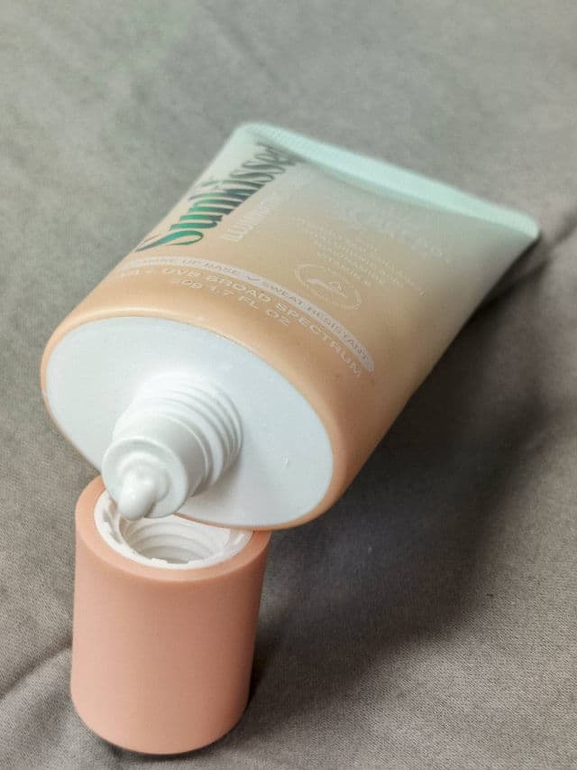 Simply HUE Barefaced Sunkissed Illuminating Sunscreen SPF 30 PA +++ review photo by PickyGlay