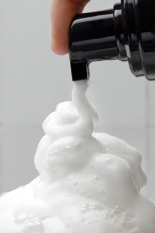 Chanel L'eau de Mousse Anti-Pollution Water-to-Foam Cleanser review photo by Dilmi