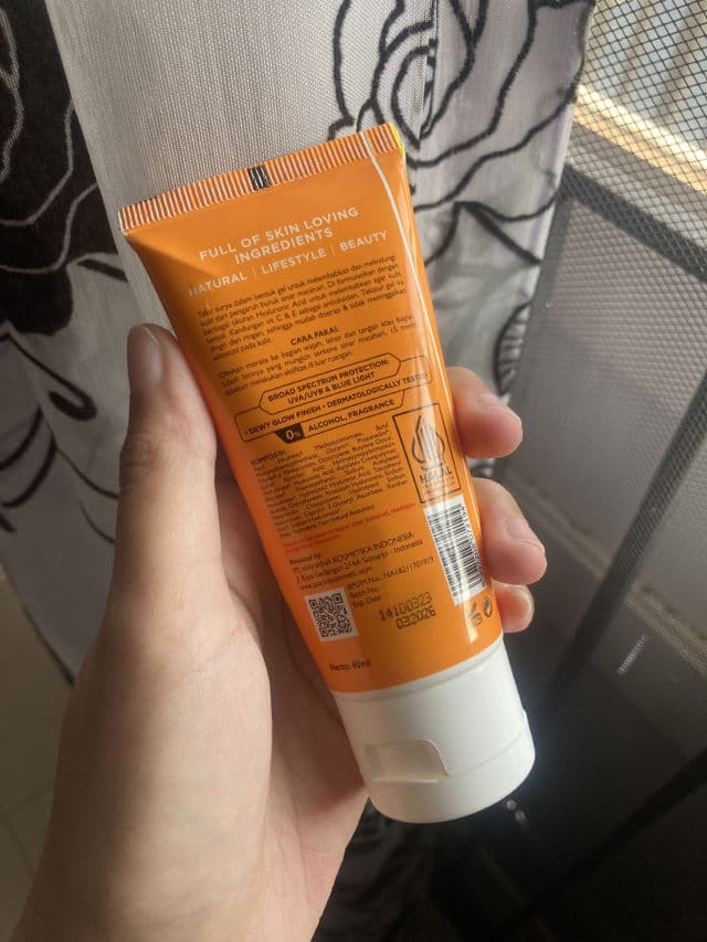 Azarine Hydramax-C Sunscreen Serum SPF 50 PA++++ review photo by nadiarizqi