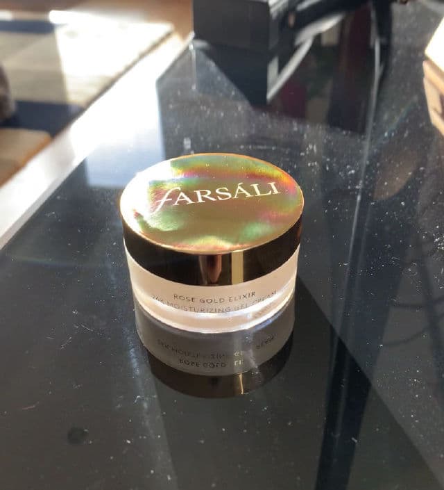 Farsáli Rose Gold Elixir 24K Moisturizing Gel Cream review photo by Fabwithsteph