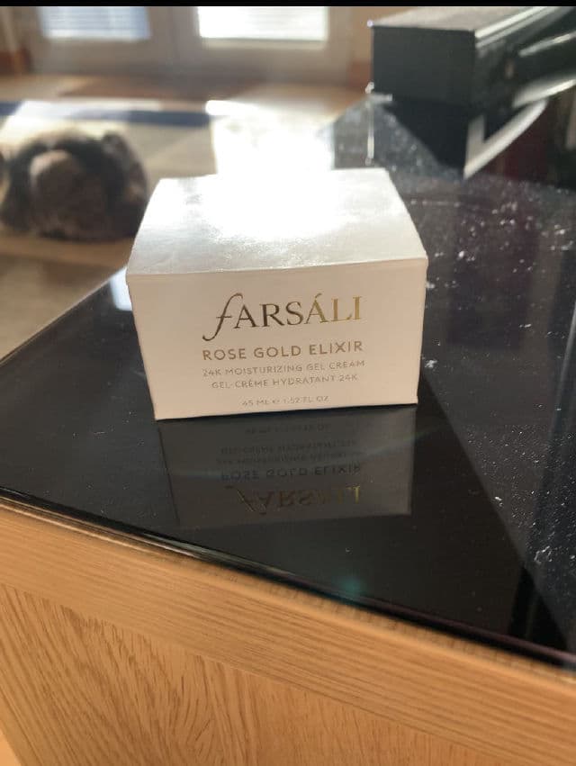 Farsáli Rose Gold Elixir 24K Moisturizing Gel Cream review photo by Fabwithsteph