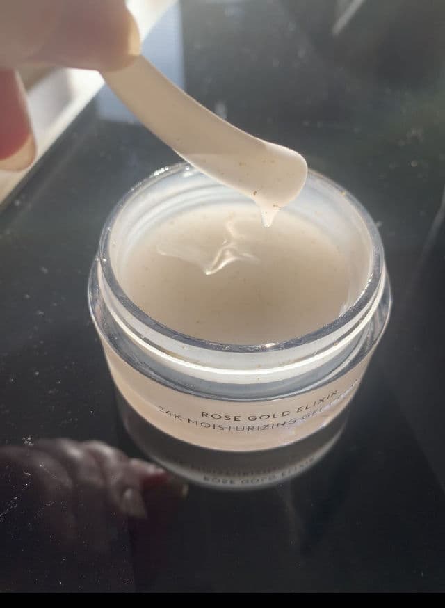 Farsáli Rose Gold Elixir 24K Moisturizing Gel Cream review photo by Fabwithsteph