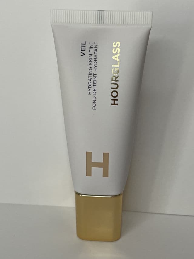 Hourglass Cosmetics Veil Hydrating Skin Tint review photo by Browneyedgurl