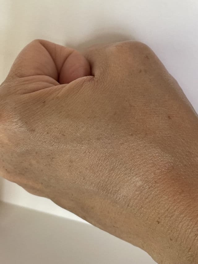 Hourglass Cosmetics Veil Hydrating Skin Tint review photo by Browneyedgurl