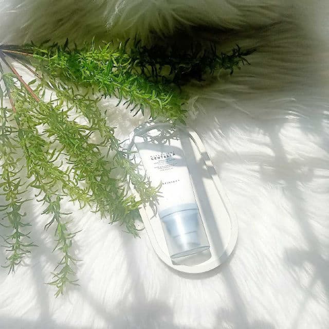 SKIN1004 Madagascar Centella Hyalu-Cica Water-Fit Sun Serum SPF50+ PA++++ review photo by Mhadssie
