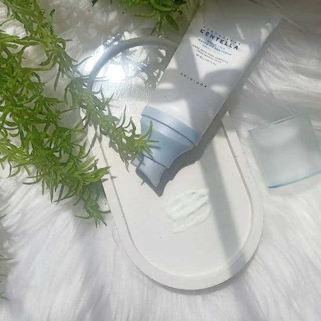 SKIN1004 Madagascar Centella Hyalu-Cica Water-Fit Sun Serum SPF50+ PA++++ review photo by Mhadssie