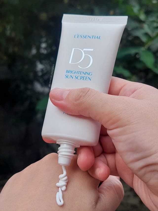 L'ESSENTIAL D5 Brightening Sunscreen SPF50+ PA++++ review photo by candleladylove