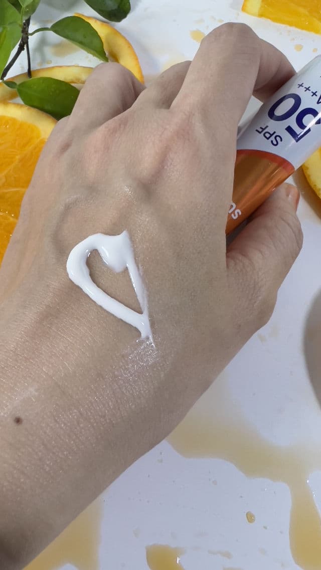 Nivea Sun Extra Protect C&E Vitamin Suncare SPF50 PA+++ review photo by devydshop