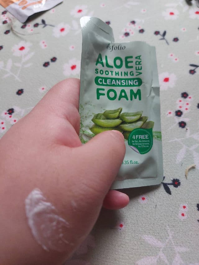 ESFOLIO Aloe Vera Soothing Cleansing Foam review photo by caerusnana