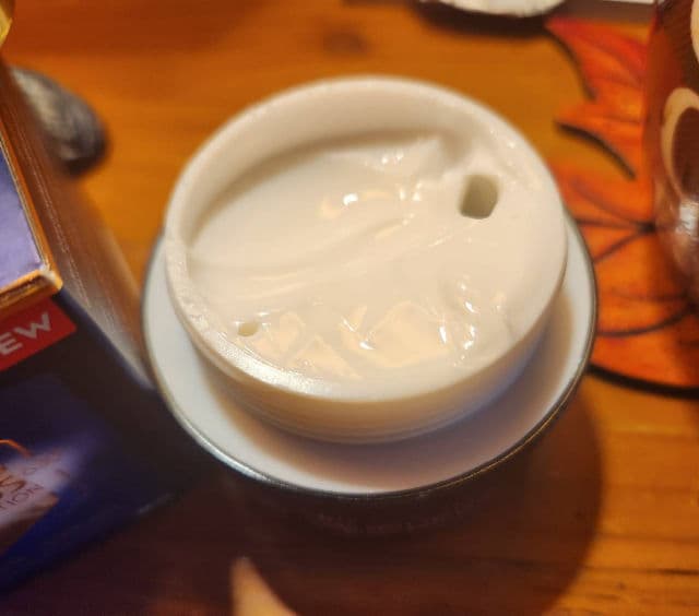 Nivea Cellular Luminous 630 Anti Dark-Spot Even Tone Night Cream review photo by nicolletiti