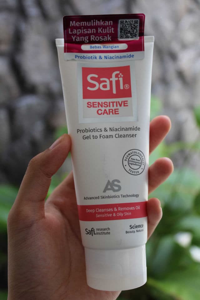 Safi Sensitive Care Probiotics & Niacinamide Foaming Cleanser review photo by skeengeeks