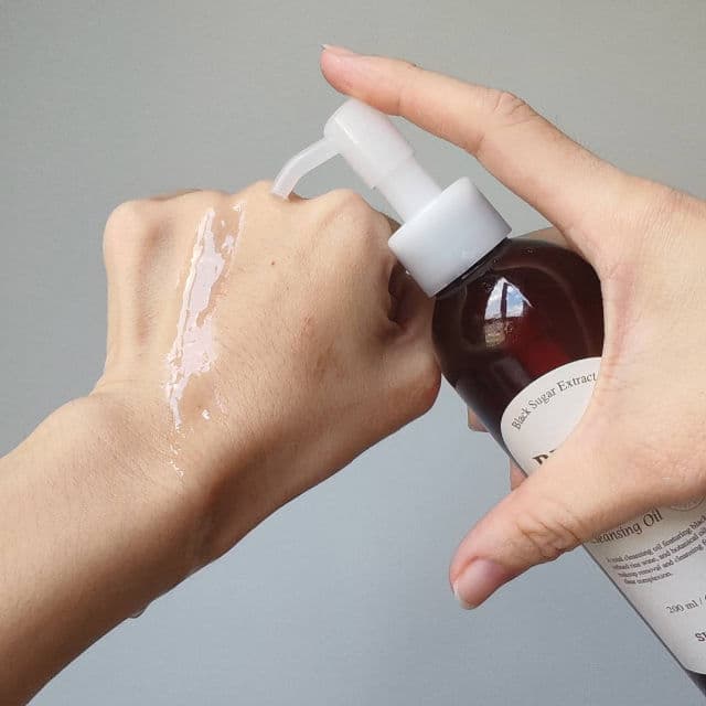 SKINFOOD Black Sugar Perfect Cleansing Oil review photo by kaoriskincarejournal