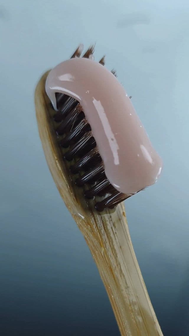 HIMALAYA PINK SALT Hydroxyapatite+Niacinamide Toothpaste review photo by Lisolga