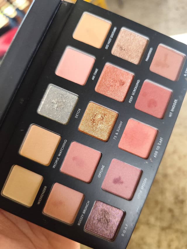 Milani Cosmetics Gilded Eyeshadow Palettes 220 Flora review photo by DelRosario