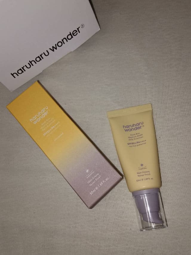 HaruHaru WONDER Black Rice Moisture Airyfit Sunscreen SPF50+/PA++++ review photo by yuriloveju