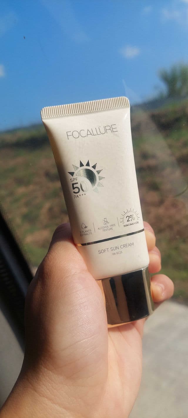 Focallure #AmberGold 4-in-1 Intensive Defense Sunscreen Gel SPF50 PA+++ review photo by Gray17